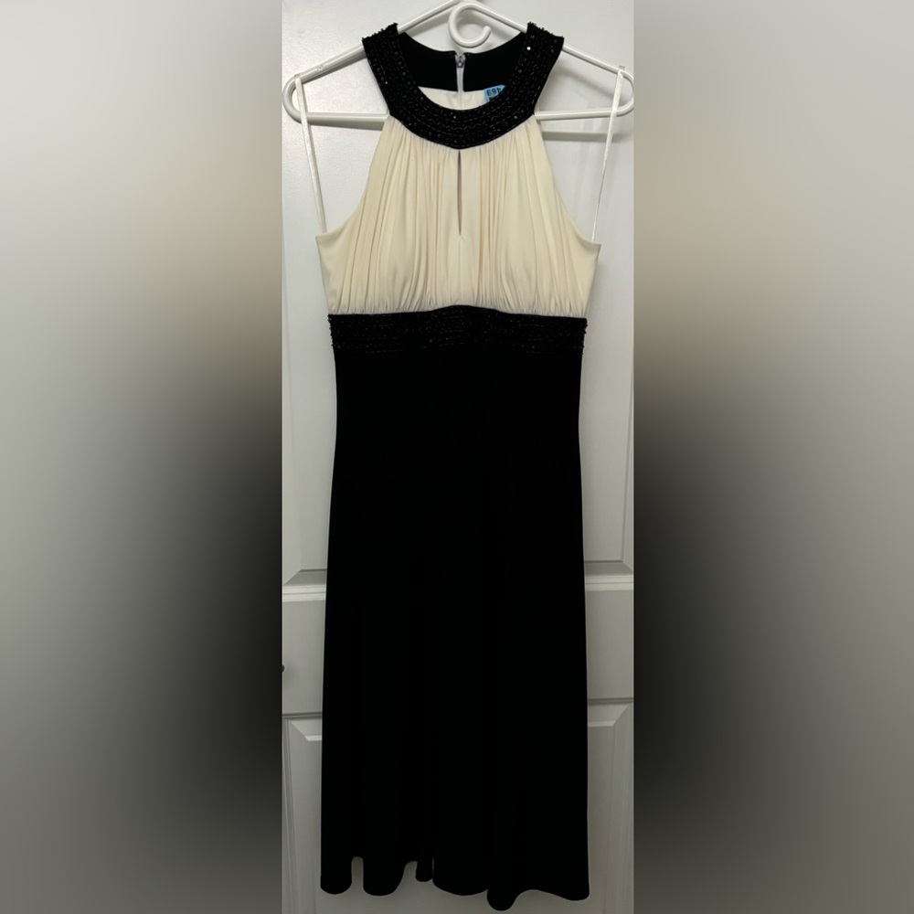 LAST CHANCE! Jessica Howard halter keyhole formal dress, beads & sequins, size 8